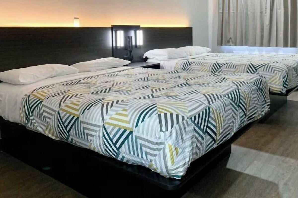 WiFi (free), bed sheets