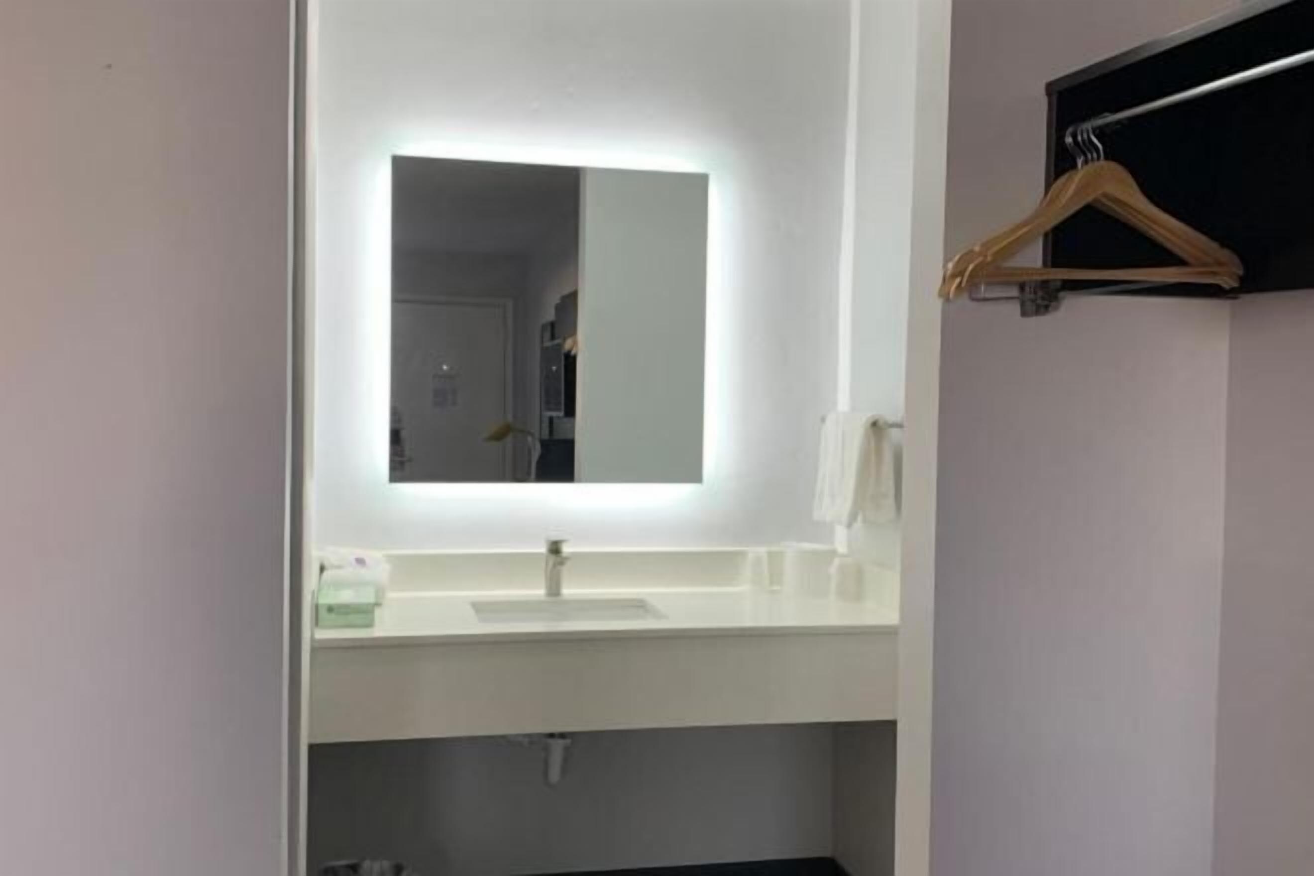 Combined shower/bathtub, towels, toilet paper