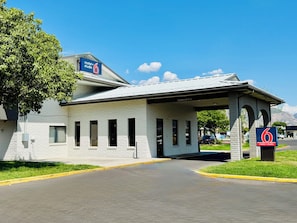 Vista frontal de la propiedad