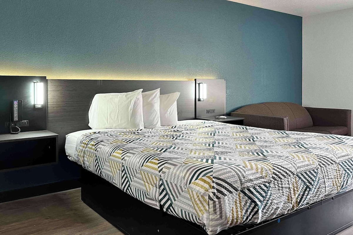 Desk, free WiFi, bed sheets