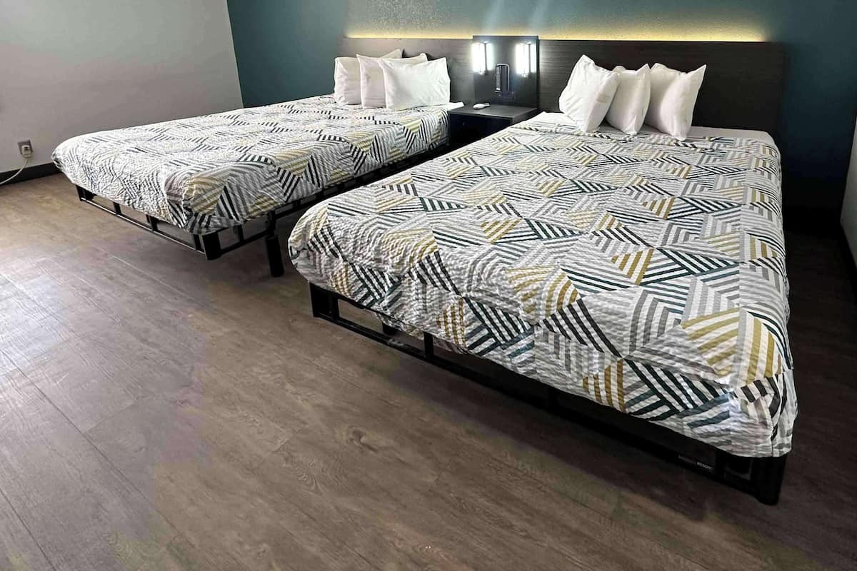 Escritorio, wifi gratis, ropa de cama