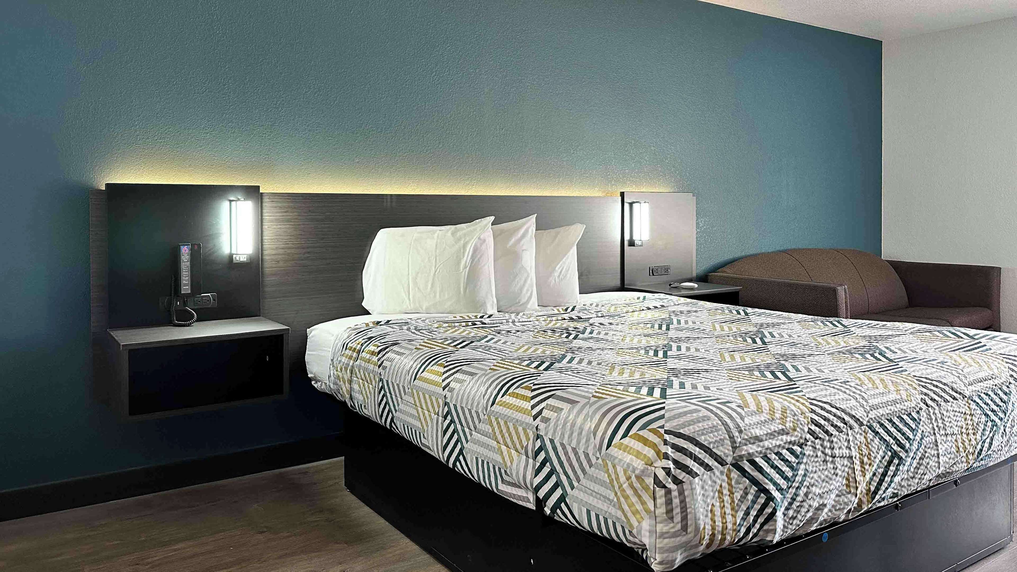 Escritorio, wifi gratis, ropa de cama