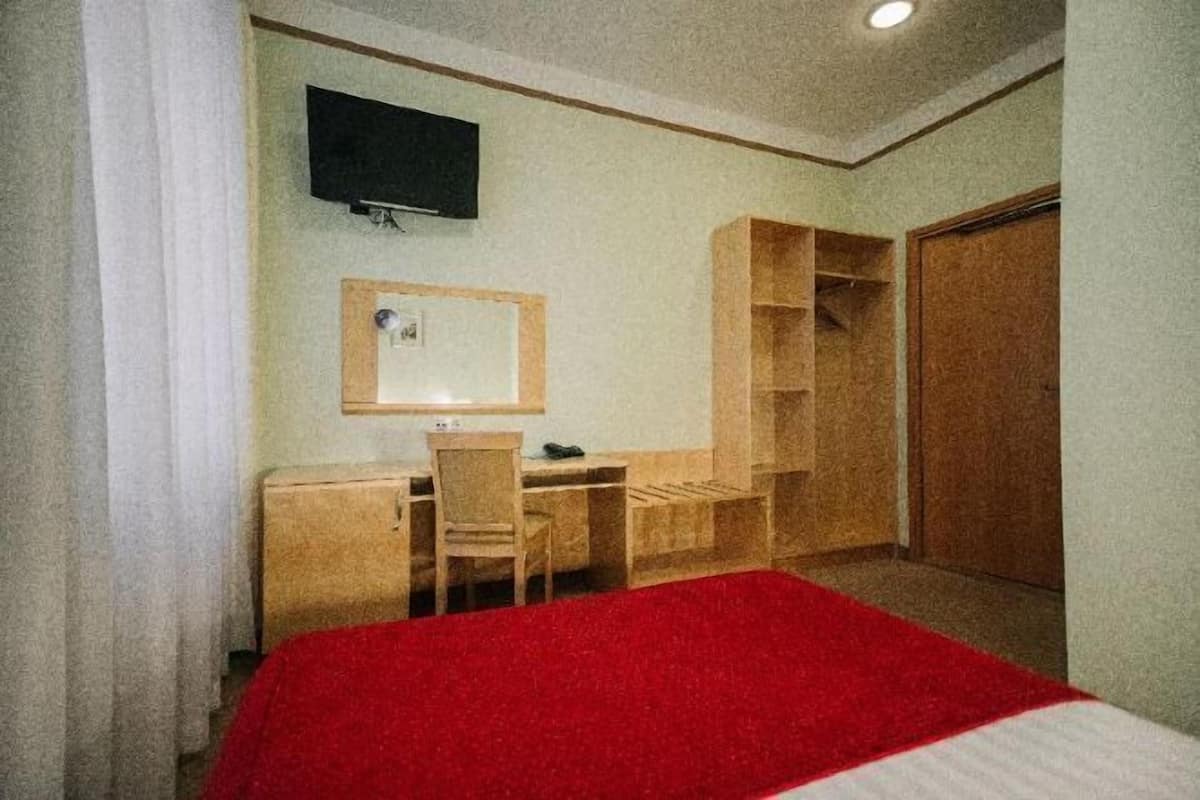 Literie hypoallergénique, minibar, coffres-forts dans les chambres