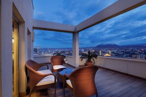 Suite ejecutiva, 1 cama de matrimonio grande, terraza | Vistas del balcón