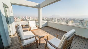 Executive Suite, 1 King Bed, Terrace | Terrace/patio