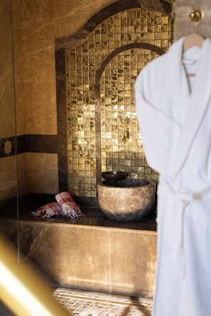Presidential-Suite, 1 King-Bett, Raucher | Hochwertige Bettwaren, Minibar, Zimmersafe, Schreibtisch