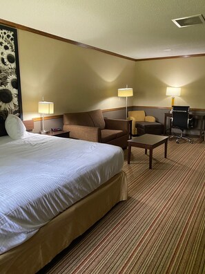 Studio Suite, 1 King Bed, Non Smoking | Desk, free cribs/infant beds, free WiFi, bed sheets