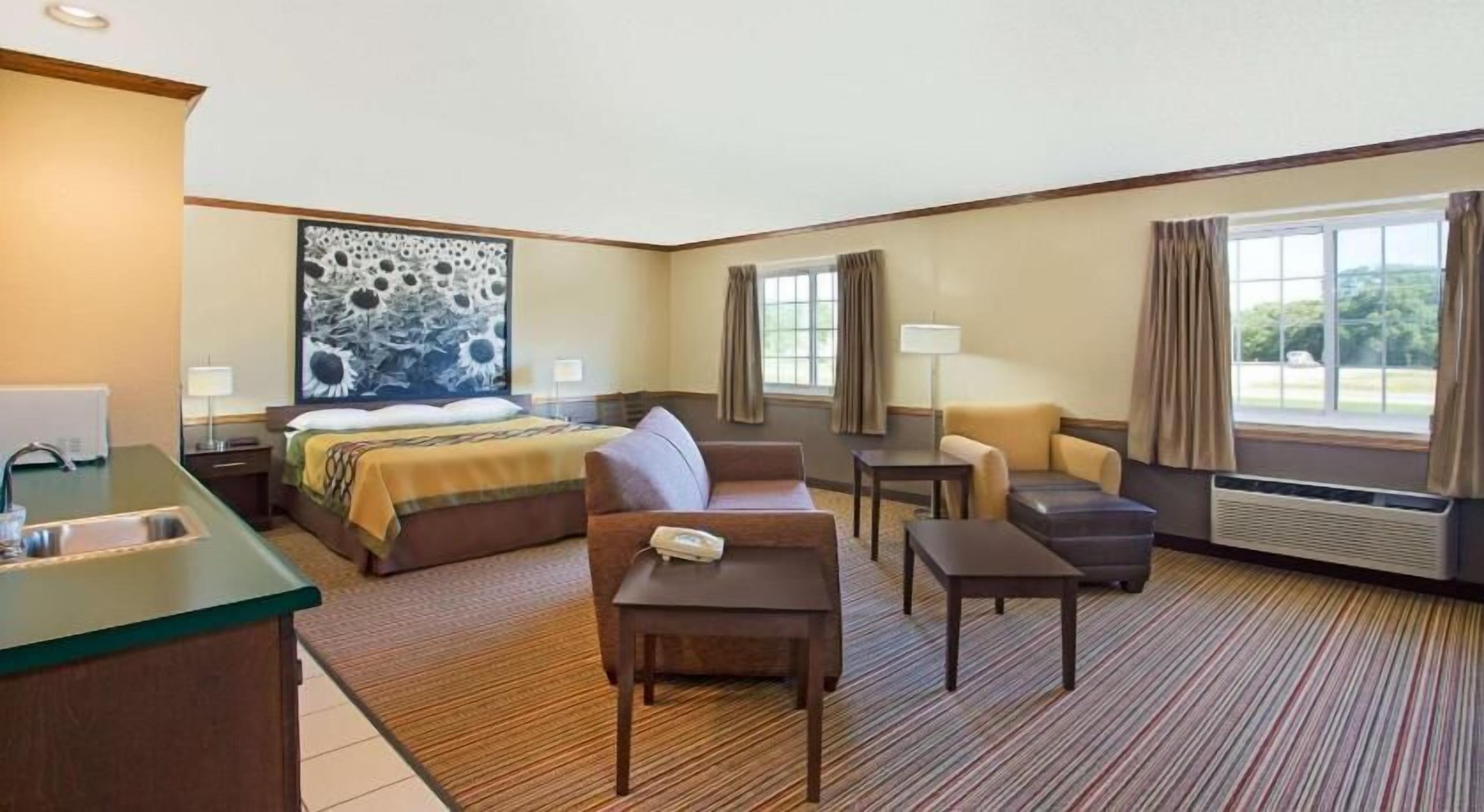 Desk, free cots/infant beds, free WiFi, bed sheets