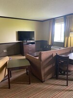 Escritorio, cunas gratuitas, wifi gratis y ropa de cama 