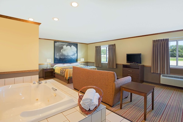 Suite estudio Deluxe, 1 cama King size, para no fumadores | Escritorio, cunas gratuitas, wifi gratis y ropa de cama