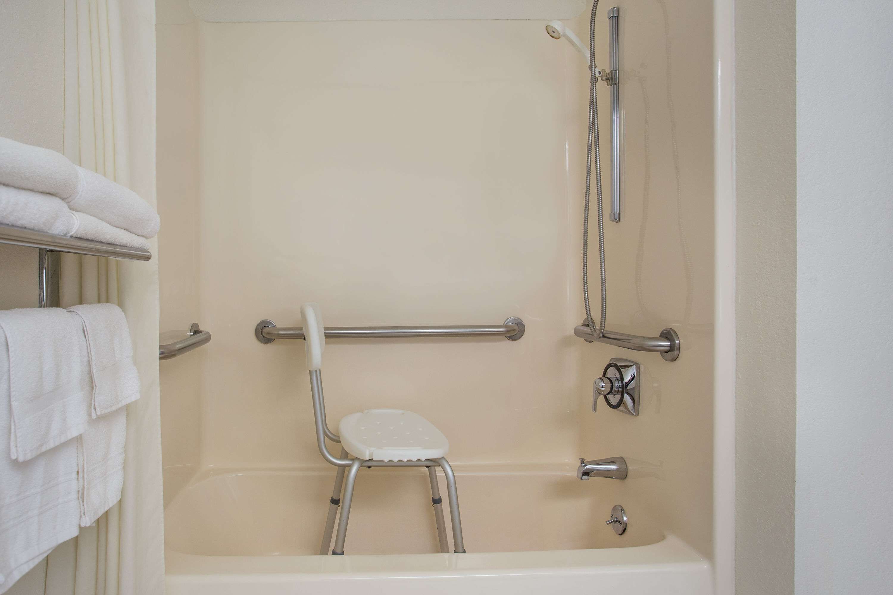 room, 2 queen beds, accessible, non smoking | bathroom | combined shower/bathtub, free toiletries, hair dryer, towels