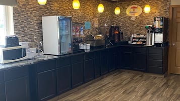 Tägliches inbegriffenes Frühstück zum Mitnehmen