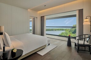 Businesssviitti | Tallelokero huoneessa, pimennysverhot, ilmainen Wi-Fi