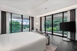 Suíte com design assinado | Cofres nos quartos, cortinas blackout, Wi-Fi de cortesia