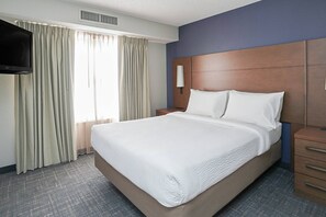 Premium bedding, desk, laptop workspace, blackout drapes - Residence Inn by Marriott Colorado Springs North/Air Force Academy (Colorado Springs)