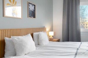 Habitación estándar, 1 cama King size, para no fumadores | Camas con pillow-top, escritorio, cortinas blackout y insonorización 