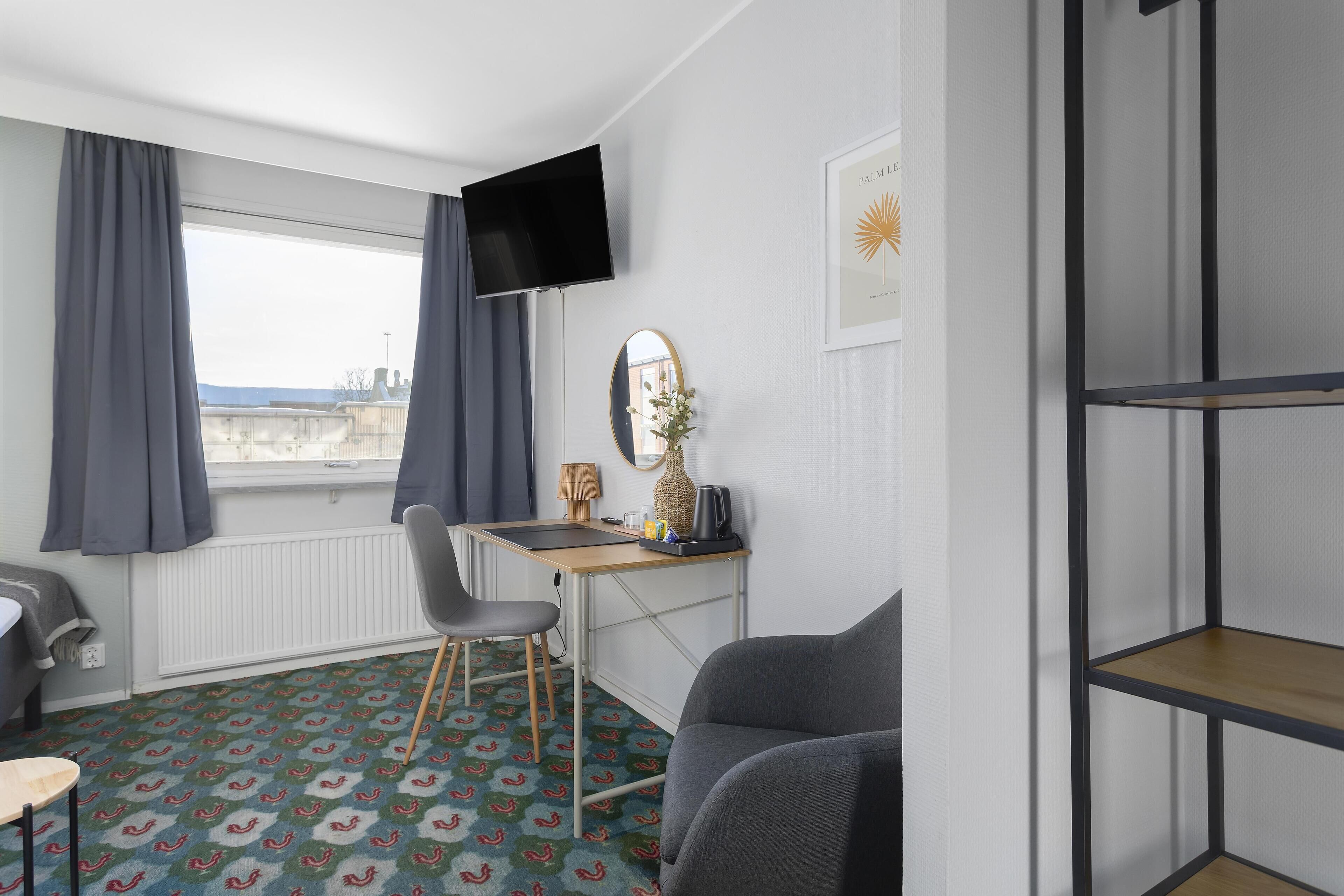 Standard Room, 1 Twin Bed, Non Smoking | Pillowtop beds, desk, blackout drapes, soundproofing