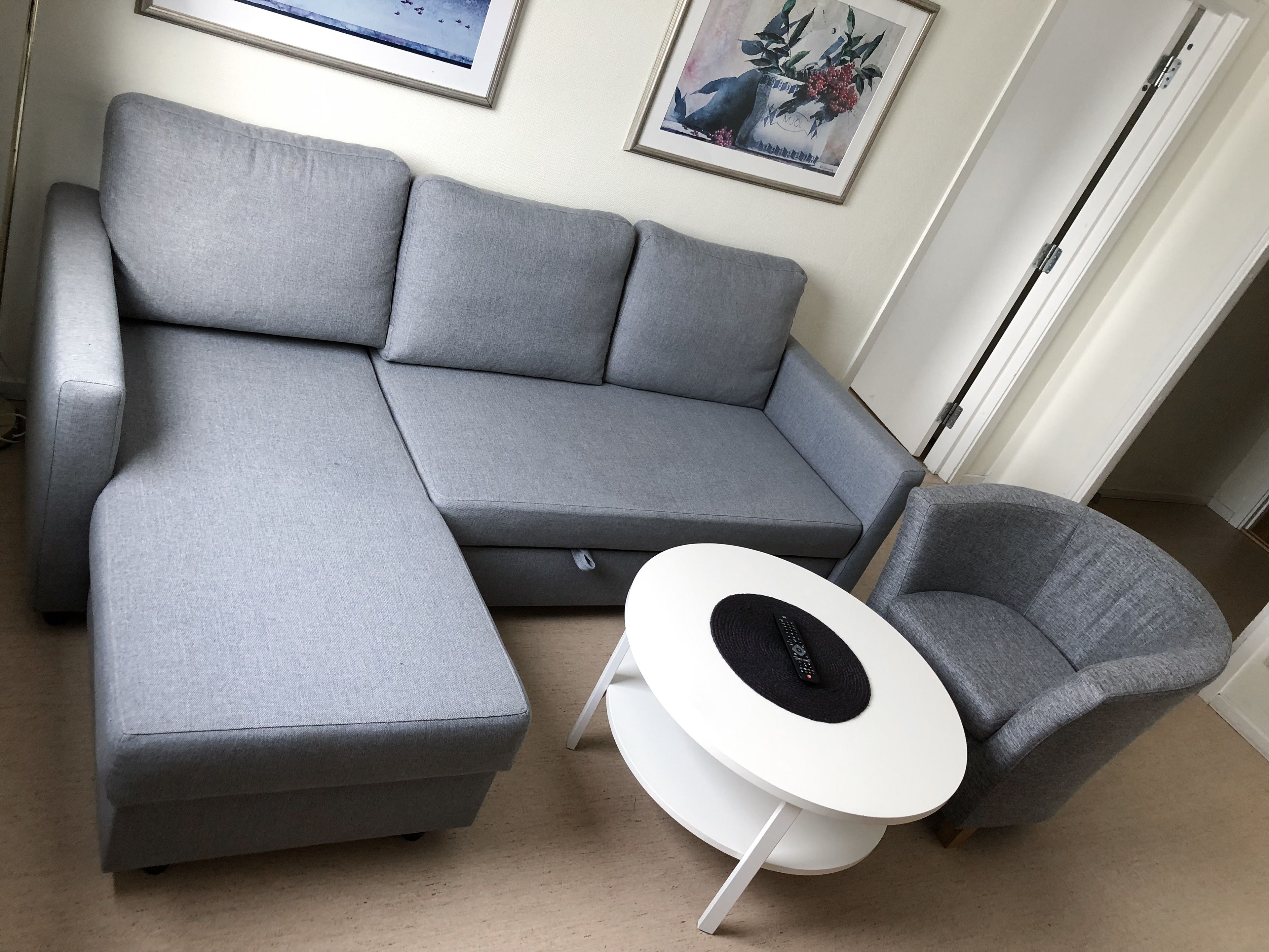 Family Room | Living room | 32-inch flat-screen TV with cable channels, TV