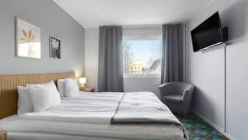 Pillowtop beds, desk, blackout drapes, soundproofing