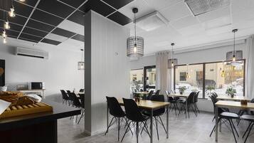 Free buffet breakfast on weekends