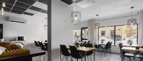 Free buffet breakfast on weekends