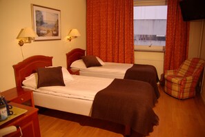 Pillowtop beds, desk, blackout drapes, soundproofing - Grand Hotell Bollnäs (Bollnas)