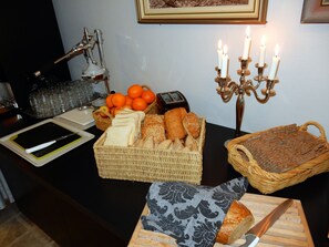 Free daily buffet breakfast