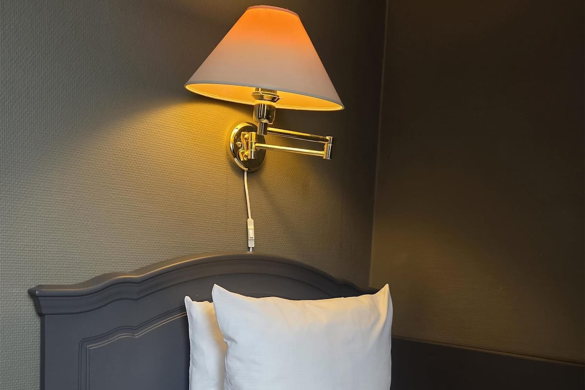 Economy-rum - 1 enkelsÀng - icke-rökare | BÀddmadrasser, skrivbord, mörklÀggningsgardiner och ljudisolering