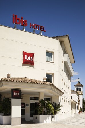 Property entrance - ibis Sevilla (Seville)
