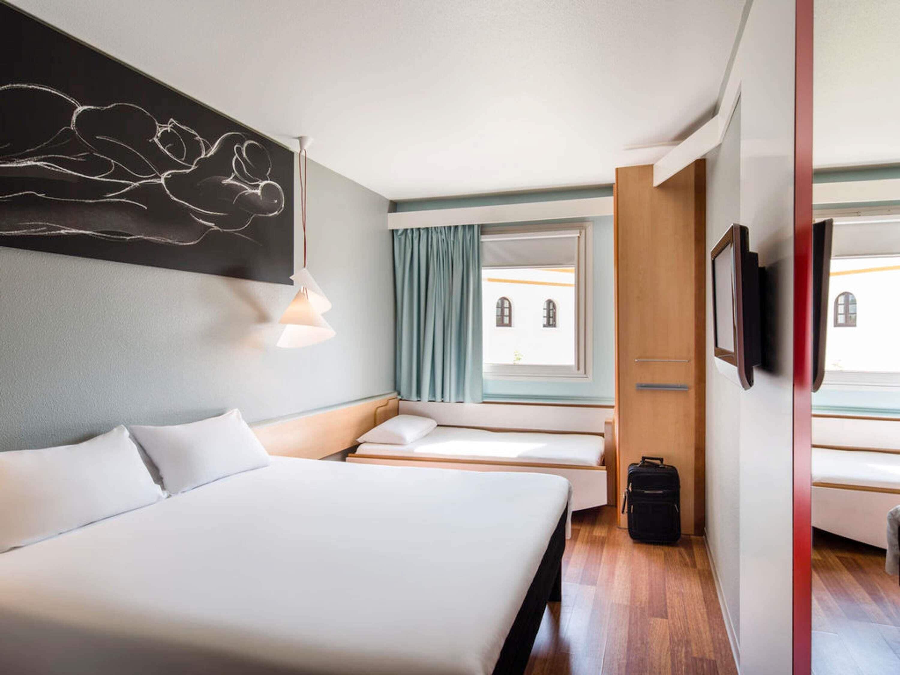 Standard Double Room, Multiple Beds | Desk, blackout drapes, soundproofing, free cribs/infant beds