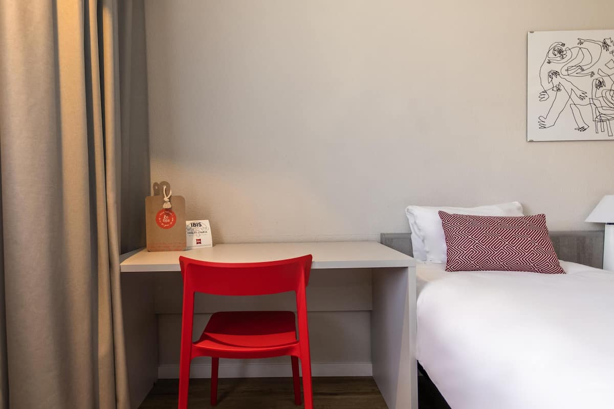 Down duvets, individually furnished, desk, laptop workspace