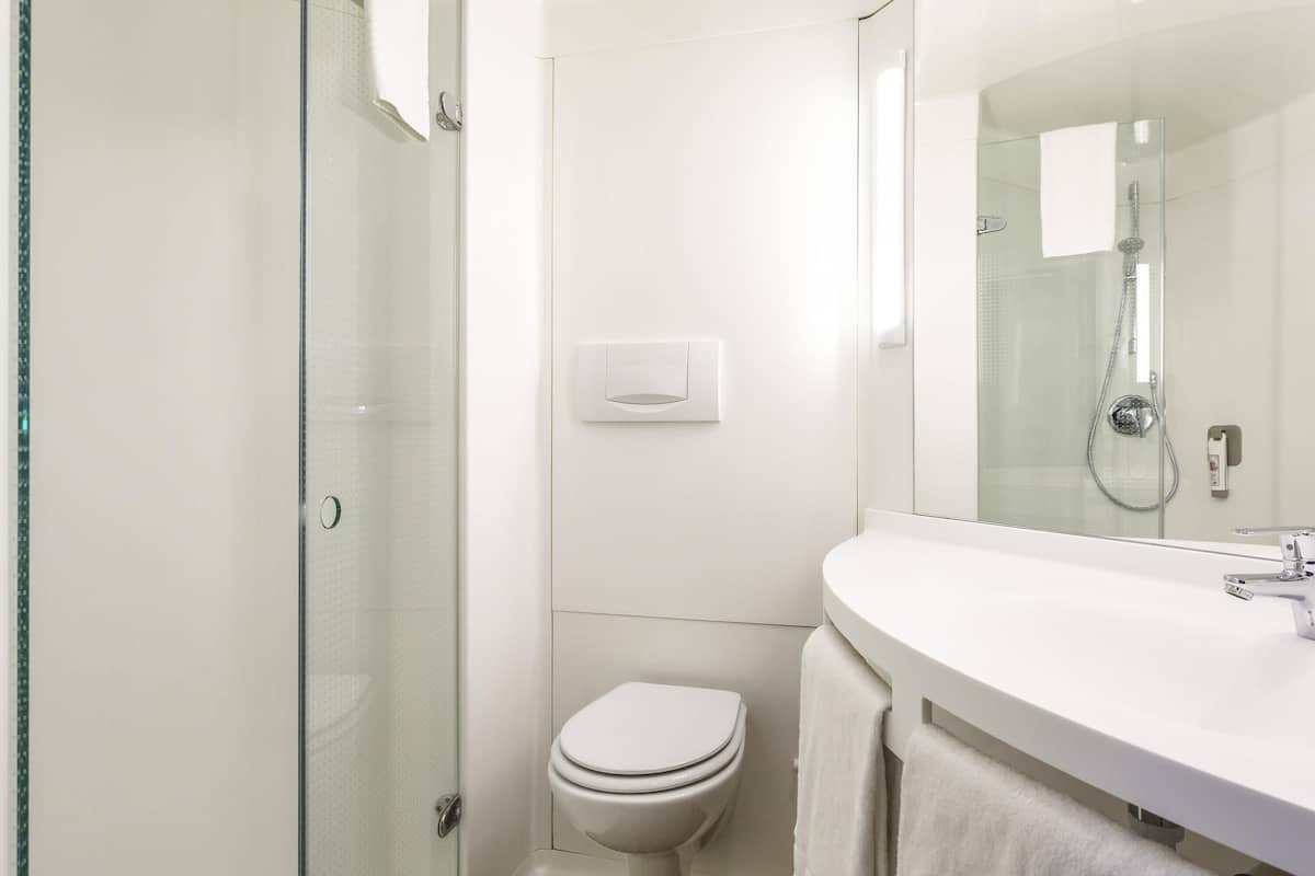 Down comforters, individually furnished, desk, laptop workspace