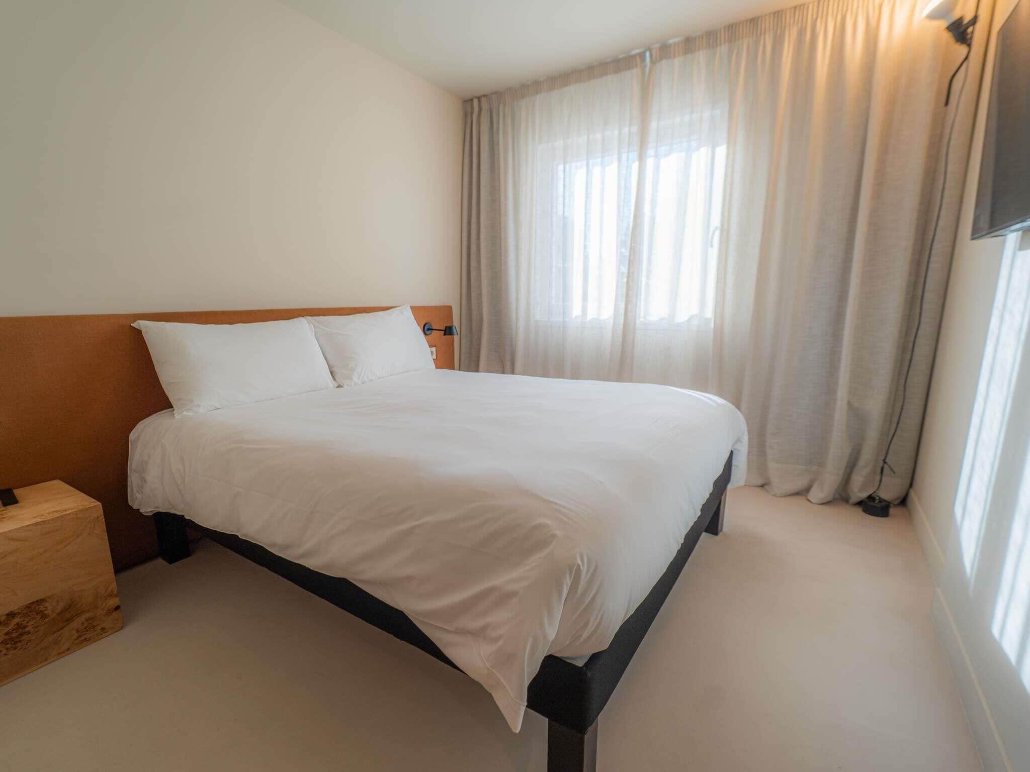 Superior Room, 1 Double Bed | Down comforters, individually furnished, desk, laptop workspace