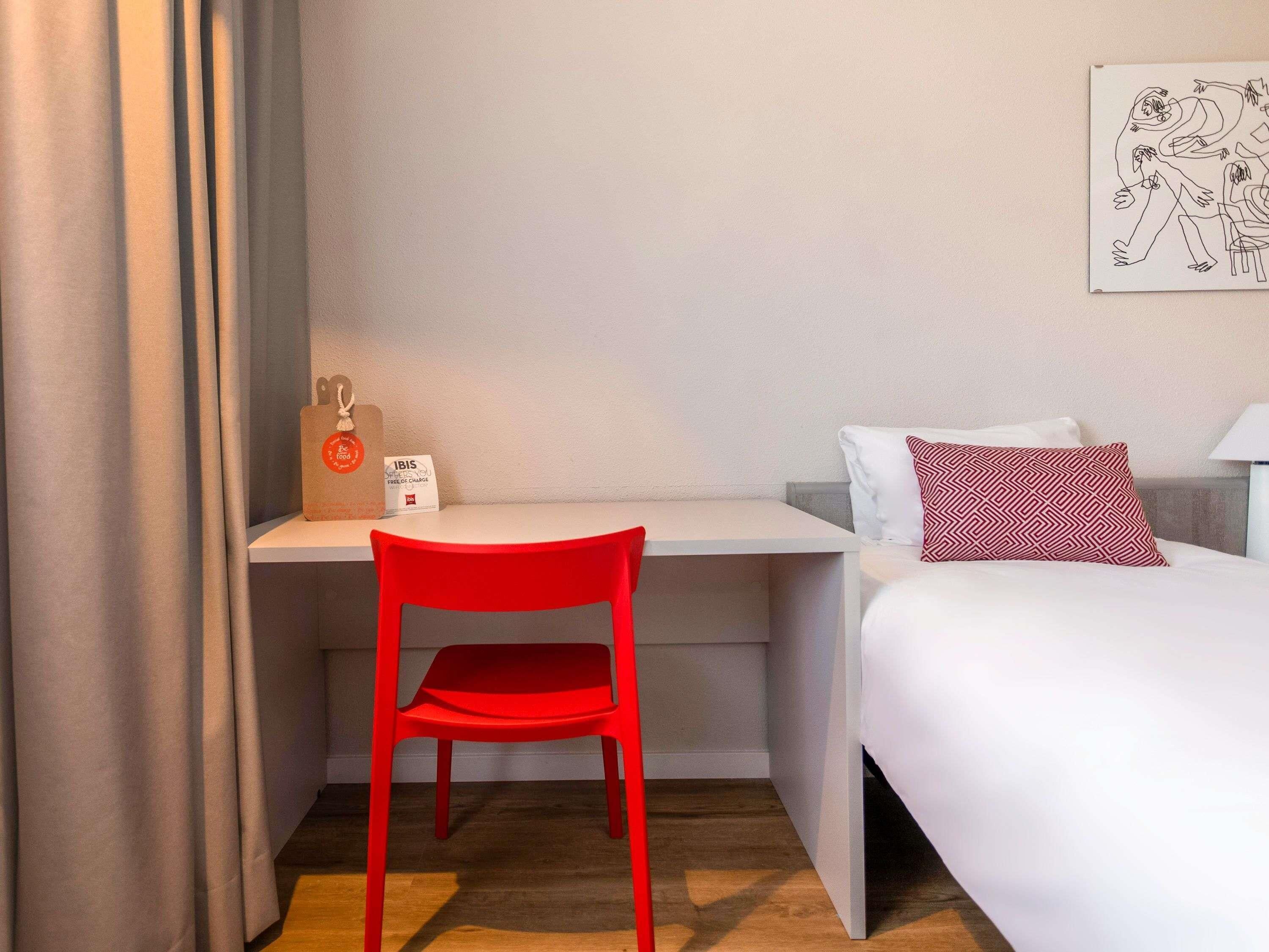 Down duvets, individually furnished, desk, laptop workspace