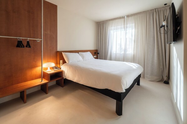 Standardrum - 1 dubbelsÀng - tillgÀnglighetsanpassat | DuntÀcken, unika möbler, skrivbord och arbetsyta för laptop