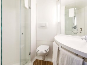 Down duvets, individually furnished, desk, laptop workspace