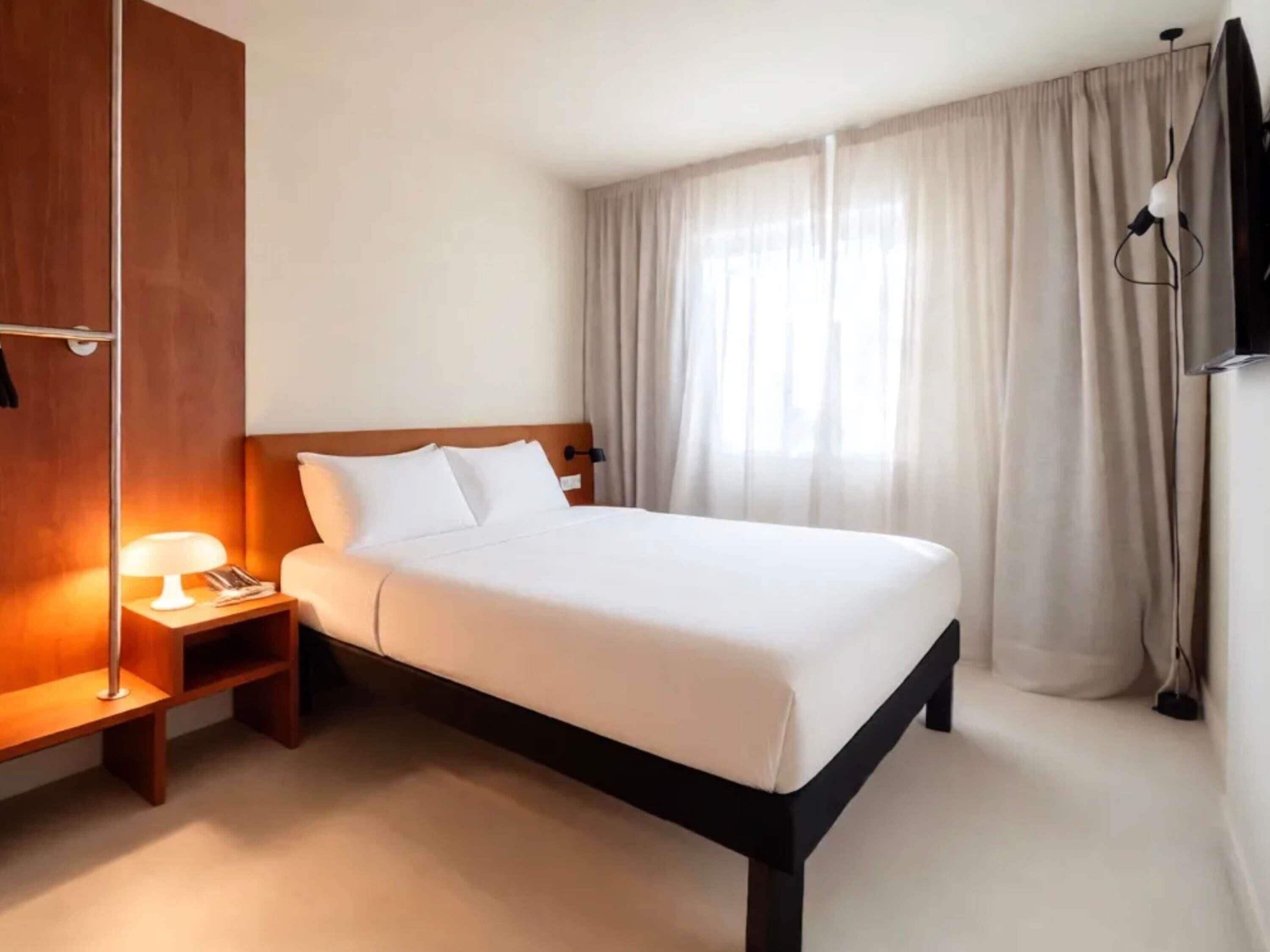 Standard Room, 1 Double Bed, Accessible | Down comforters, individually furnished, desk, laptop workspace