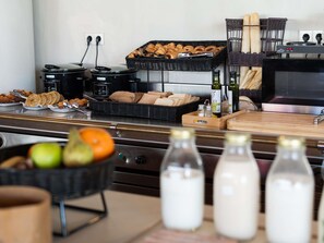 Colazione a buffet a pagamento, servita nei giorni feriali 