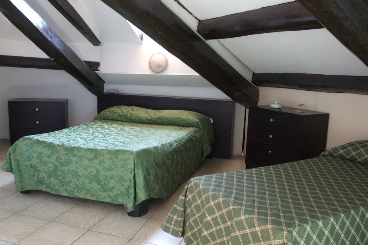 Quadruple Room | In-room safe, desk, blackout drapes, cribs/infant beds