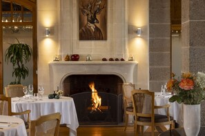 2 restaurants, breakfast, lunch, dinner served; French cuisine