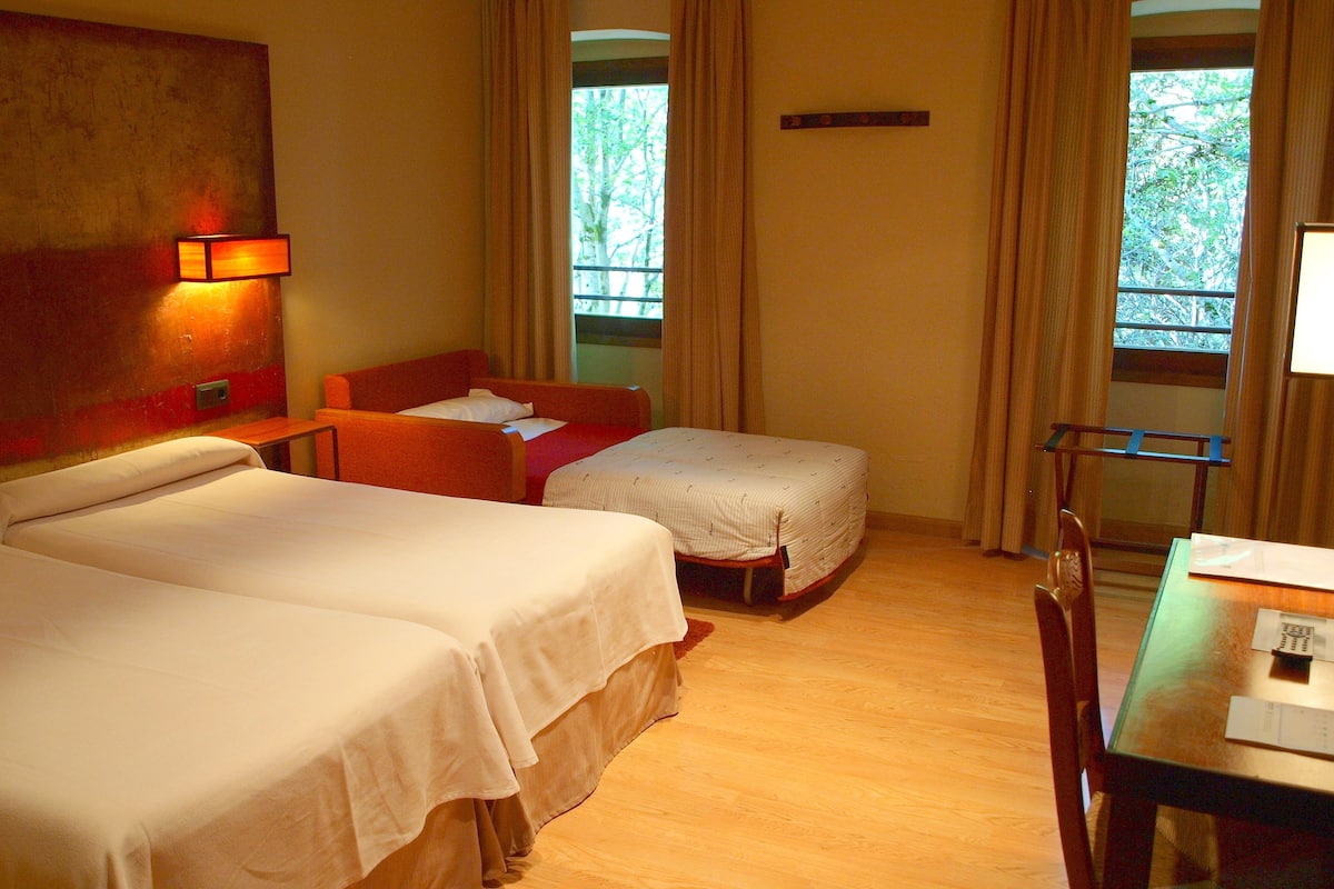 triple room (2 adults + 1 child) | in-room safe, desk, soundproofing, bed sheets