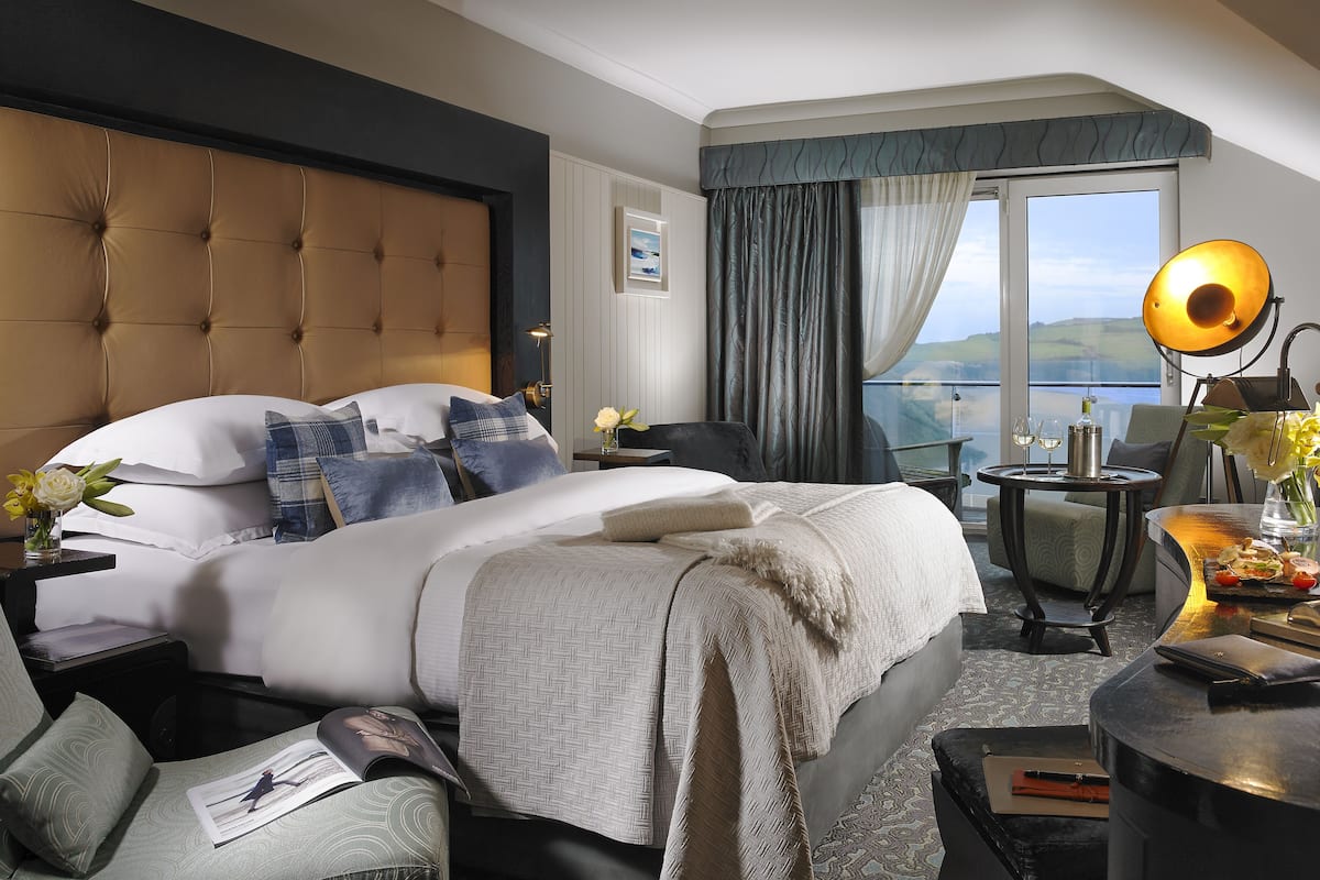 deluxe room, balcony | in-room safe, iron/ironing board, free wifi