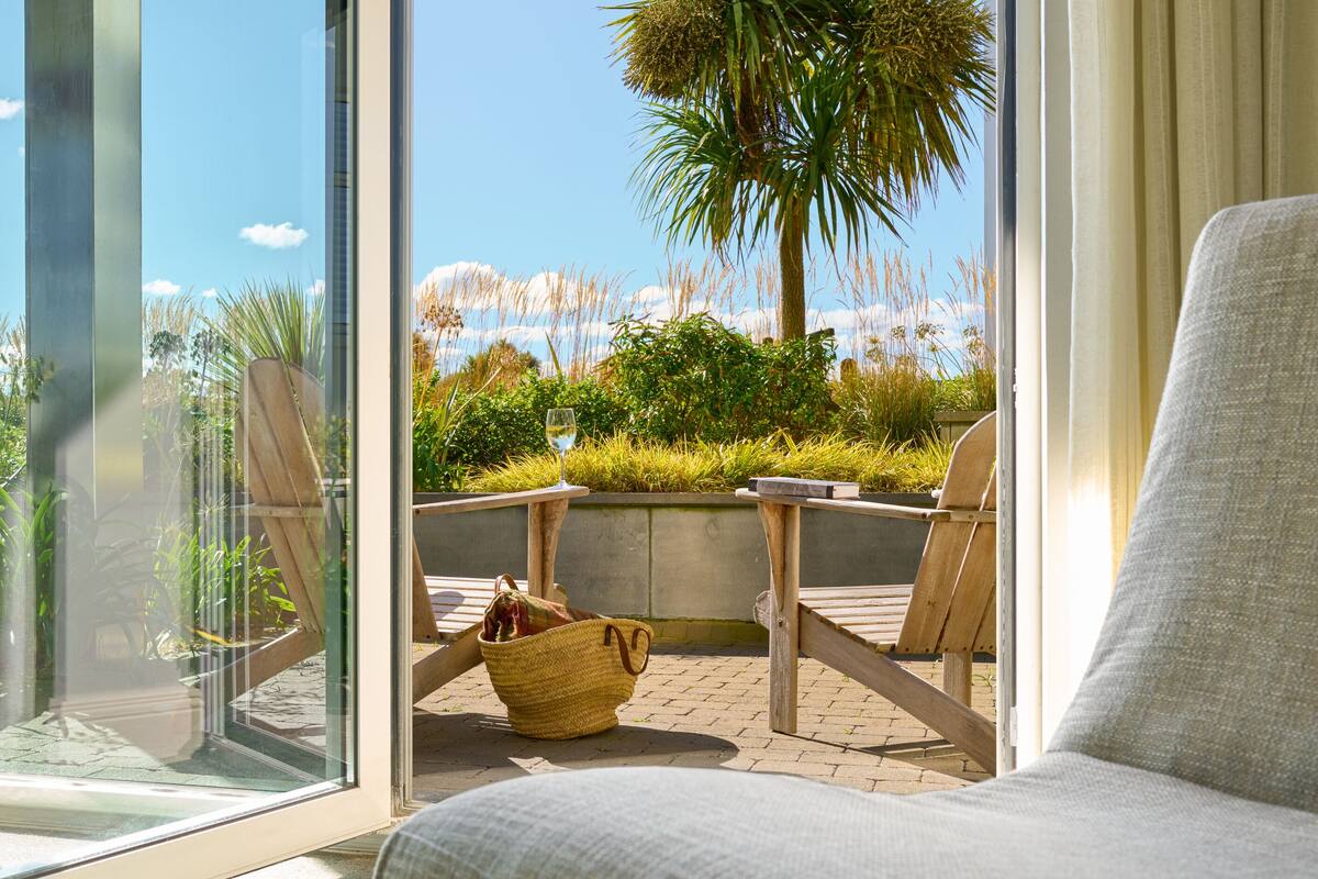 deluxe room, terrace | in-room safe, iron/ironing board, free wifi