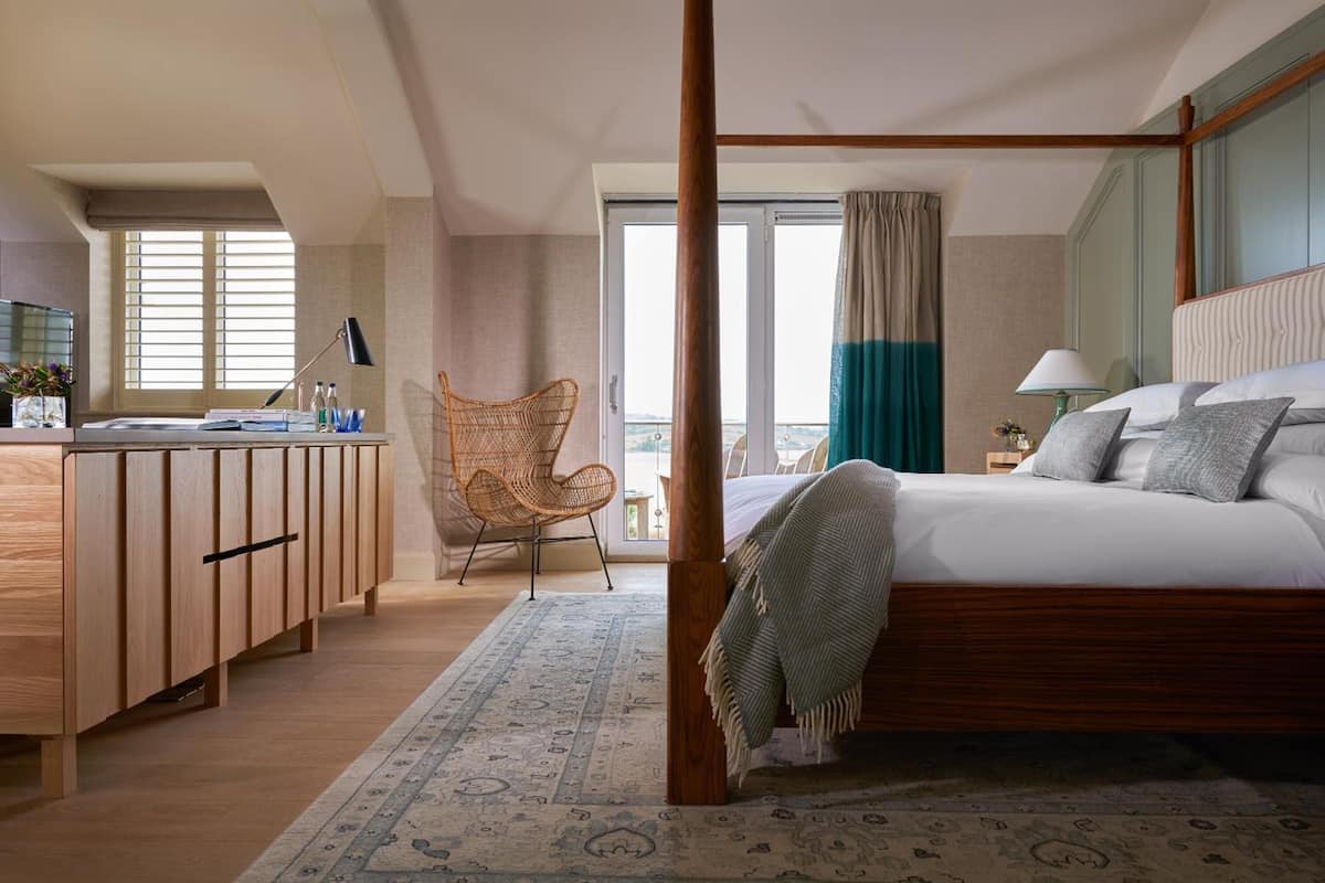 in-room safe, iron/ironing board, free wifi