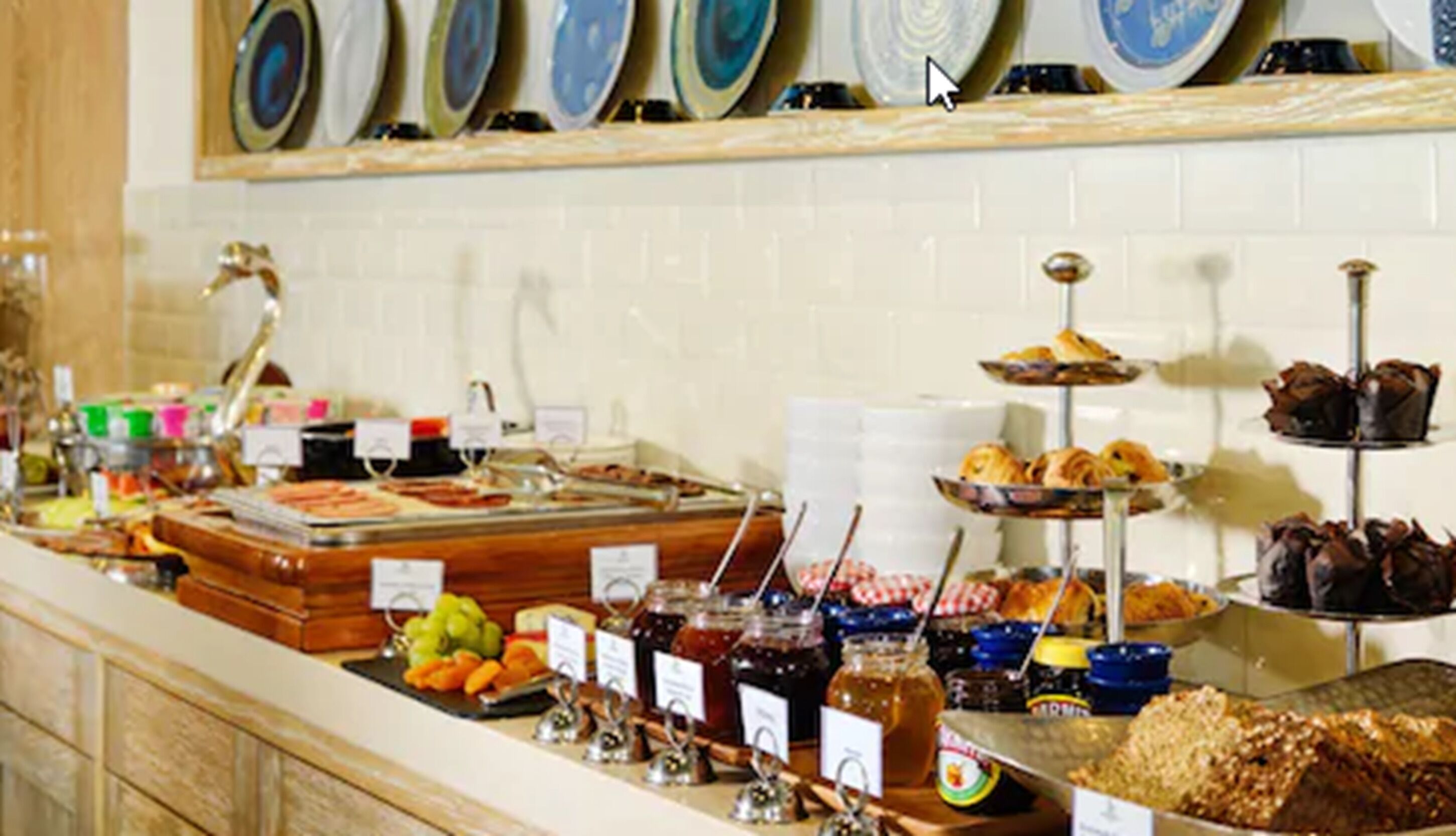 free daily full breakfast