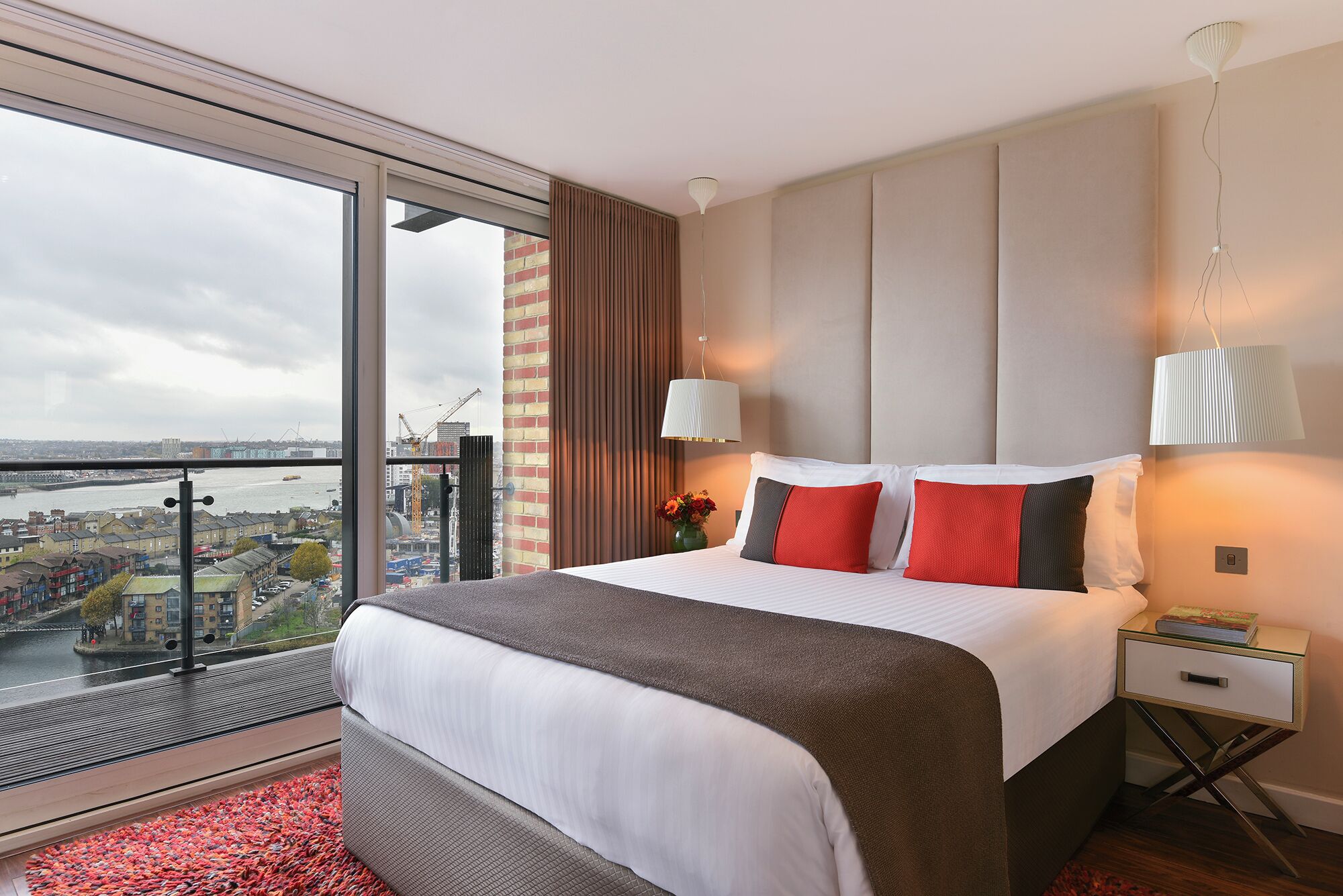 Premier Studio | Hypo-allergenic bedding, in-room safe, laptop workspace, blackout drapes