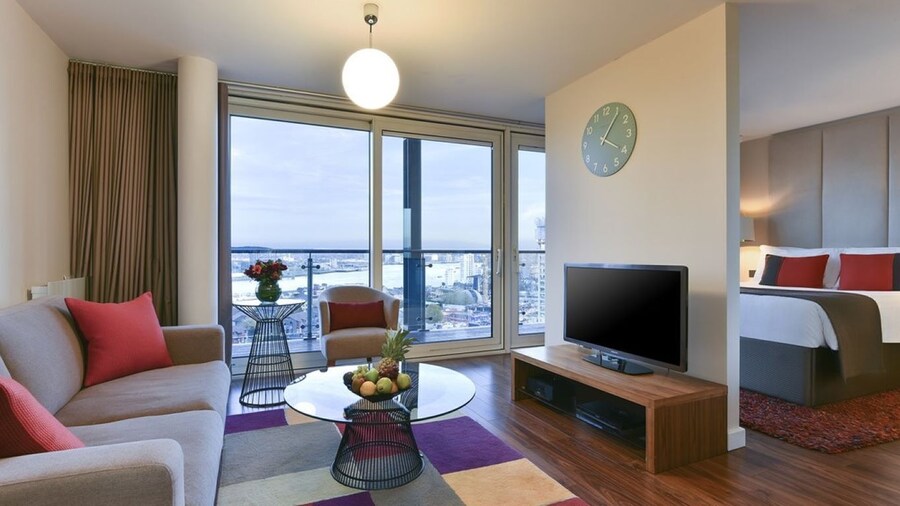 Fraser Place Canary Wharf