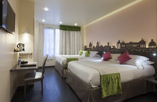 In-room safe, soundproofing, free WiFi, bed sheets