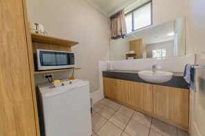 Queen Twin Room	 | Private kitchen