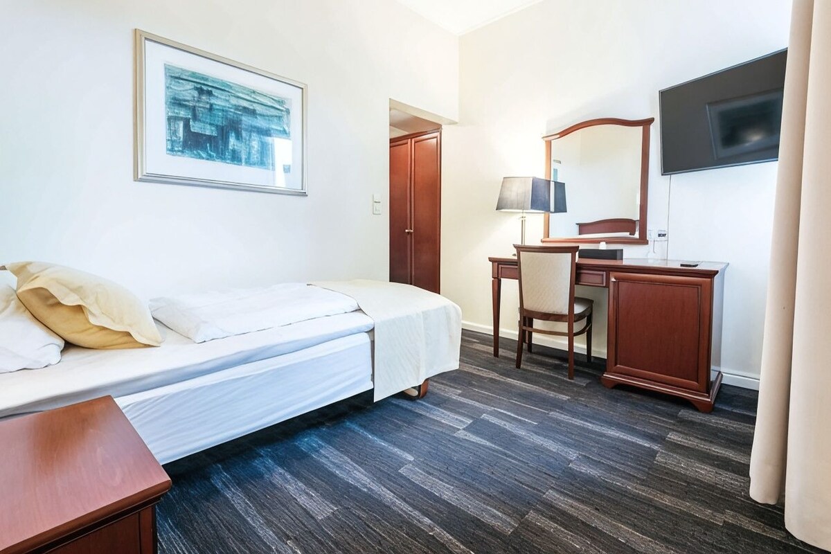 Minibar, rideaux occultants, fer et planche à repasser, Wi-Fi gratuit